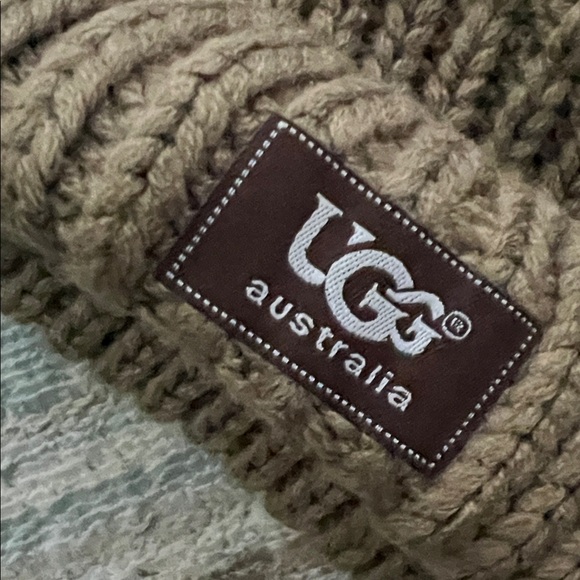 UGG Brown Cable Knit Pom-Pom Hat - Picture 3 of 3